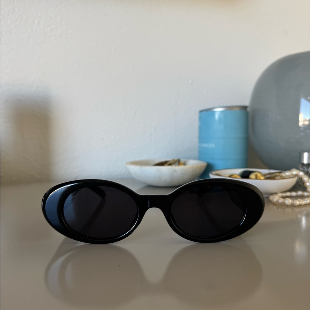 Stylish Black Oval Sunglasses